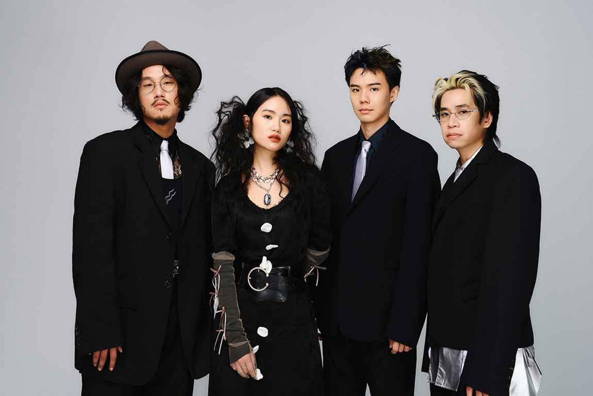 庸俗救星(左至右:貝斯手羅晧宇、主唱家耘、鼓手允祈、吉他手阿雷)