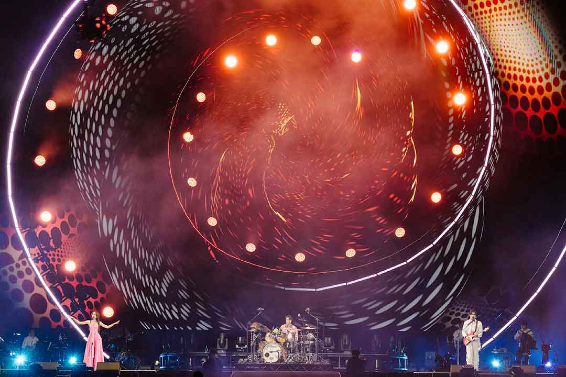 告五人宇宙系列壓軸最終場寫下巡演傳奇 台灣演唱會史上第一次啟用無人機 告五人披星戴月照亮高雄夜空(相信音樂提供)