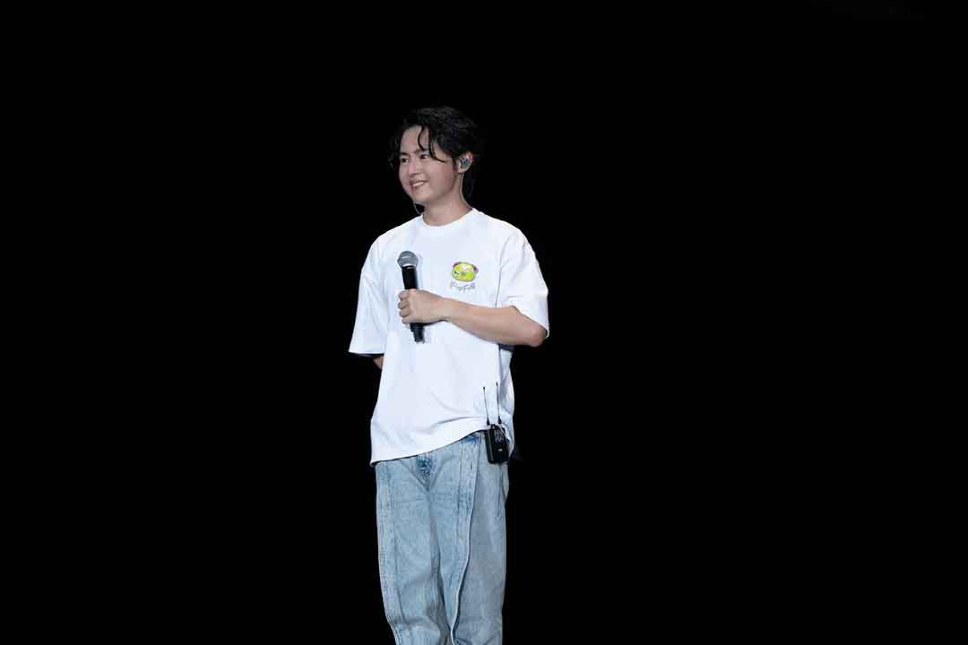 哲謙哽咽謝哈瓜,獻上給哈瓜的情書。(相信音樂提供)