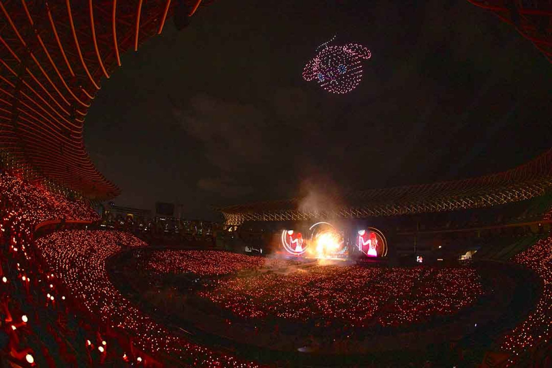 集結500台無人機，壯觀大場面超震撼。（相信音樂提供）