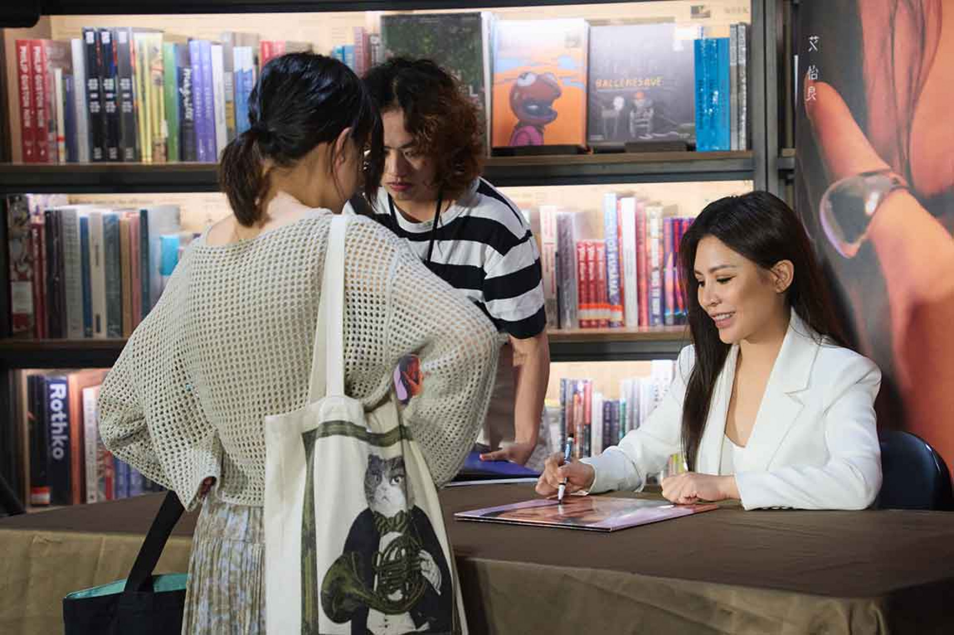 《我的問題該問誰》黑膠簽名座談會