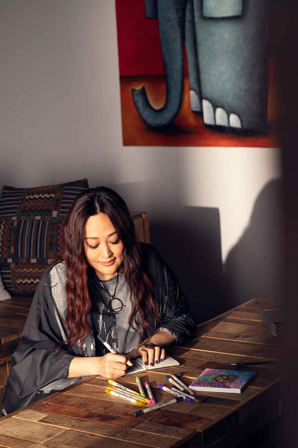 首波先行曲〈月不落〉即將率先登場,4月18日正式上架。(相信音樂提供)