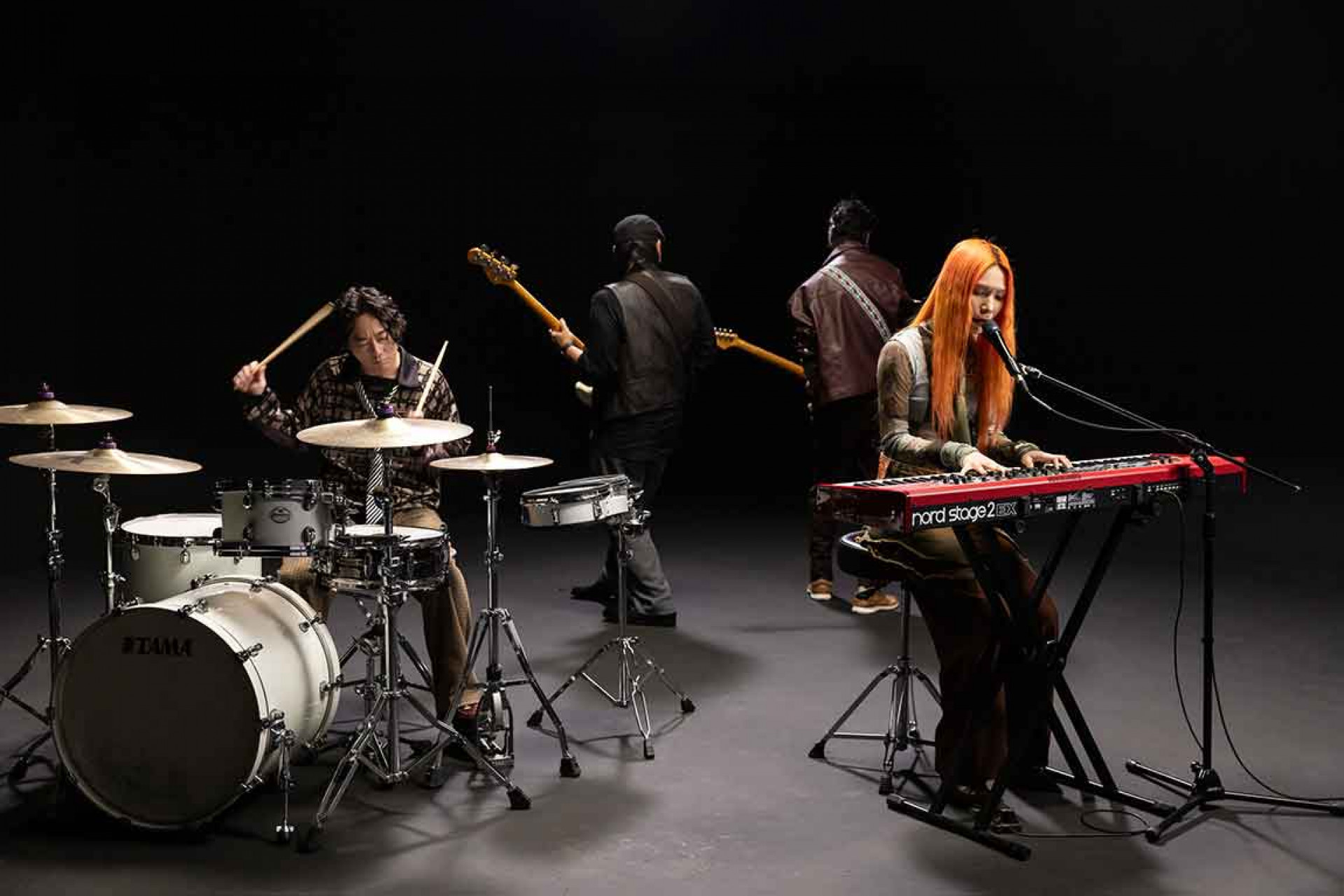 Tizzy Bac〈失去做夢能力的人們〉MV帥氣登場。（相信音樂提供）