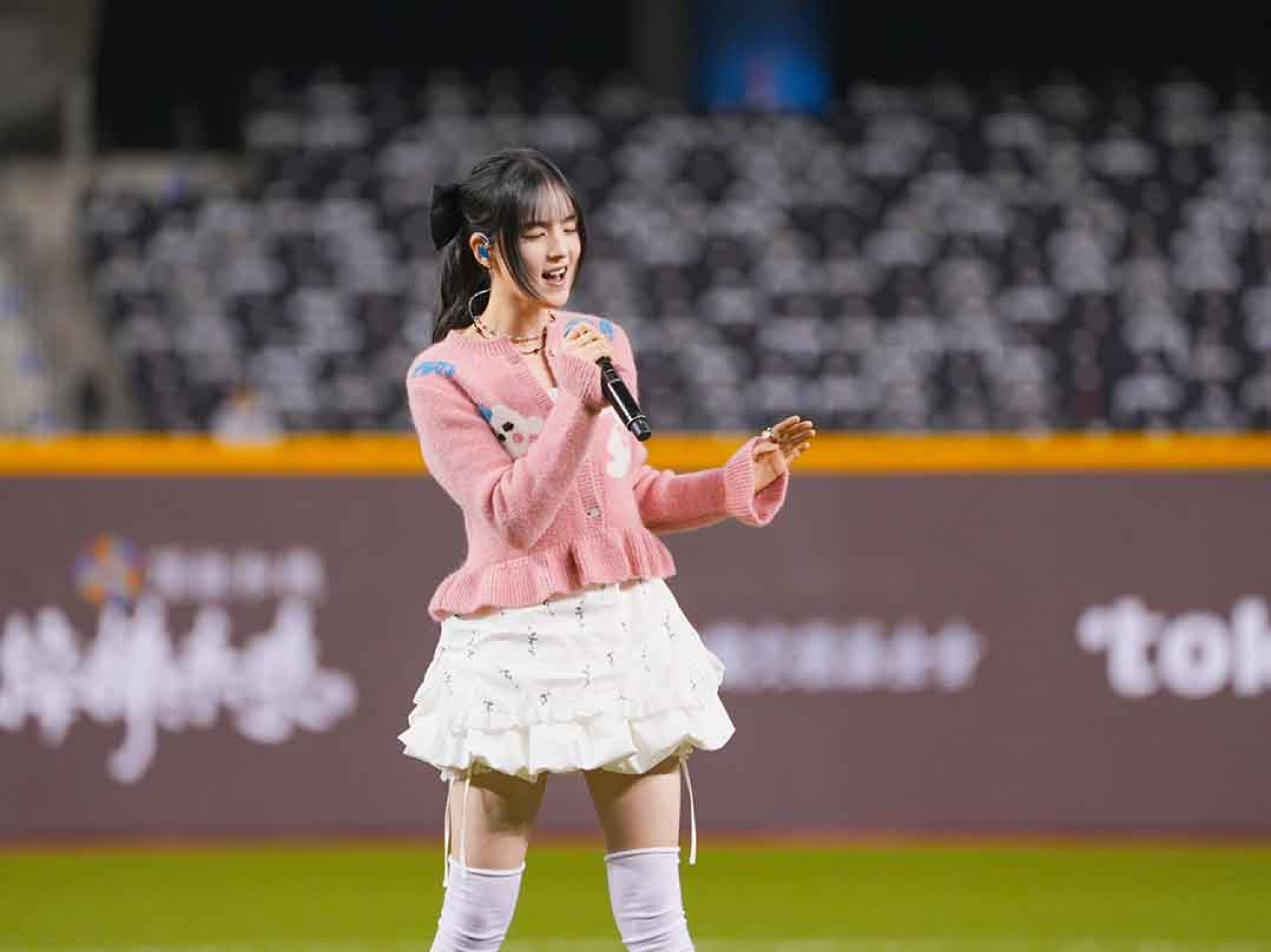 賽後演唱爆紅神曲〈Really Like Yo〉。