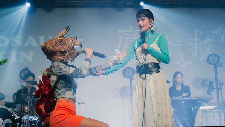 庸俗救星《Little Battle》台北站 與恐龍的皮驚喜合唱 跨物種求婚慘遭主唱拒絕