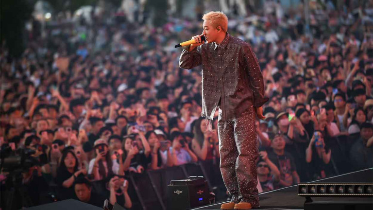 周湯豪受邀擔任國際潮流盛事外嘉賓 網友們驚呼：「我的偶像跟我的偶像們在一起看我的偶像！」