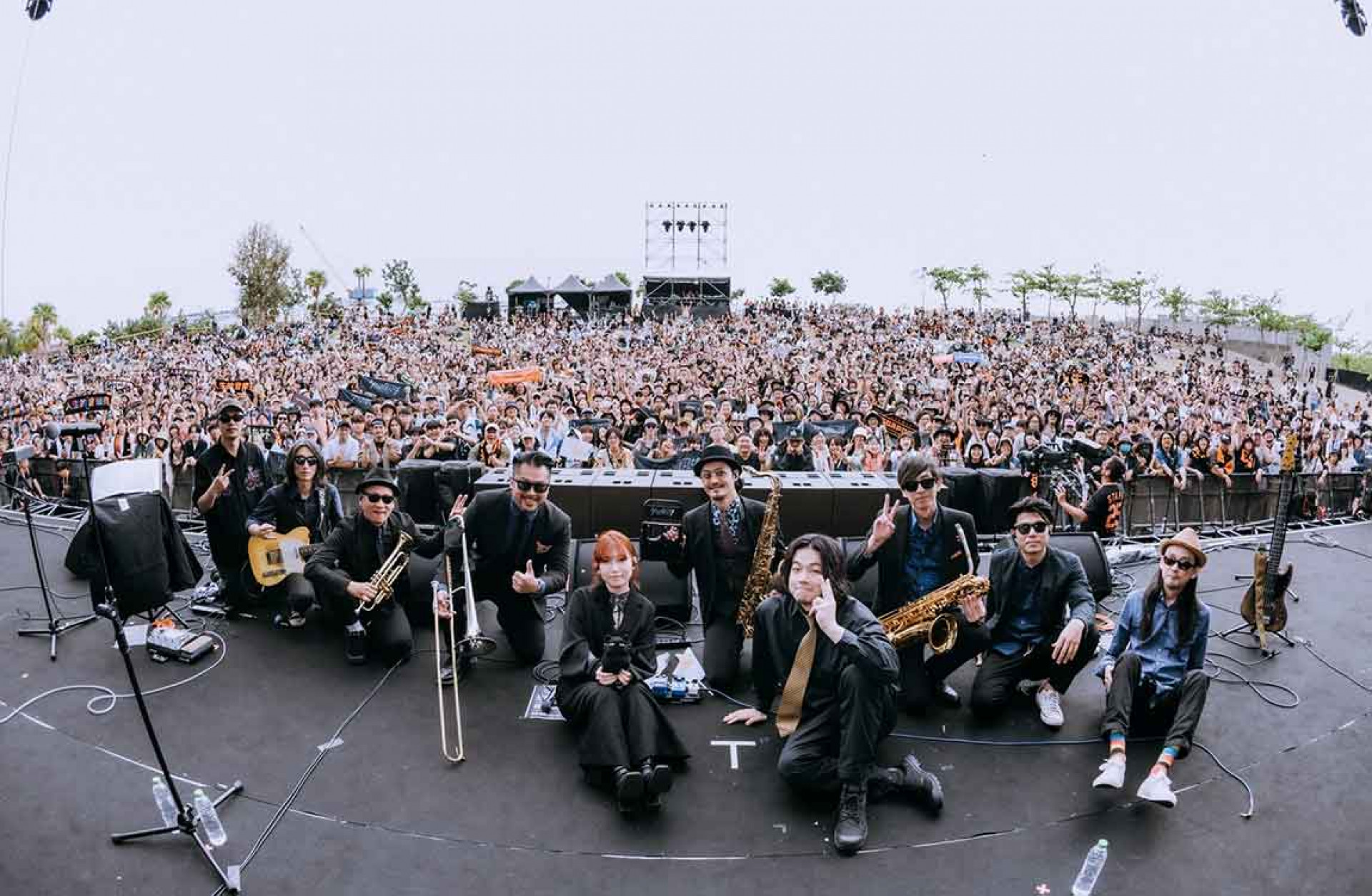 ゲシュタルト乙女與SKARAOKE一同站唱大港開唱女神龍舞台,台下滿滿觀眾