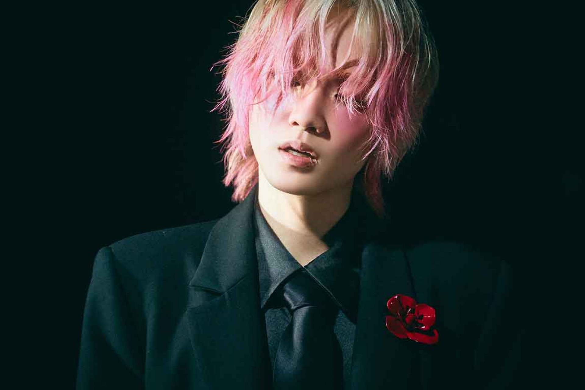 一個完全違反常理的”怪咖”  出道以來最瘋狂的演出  MV全面熱播中