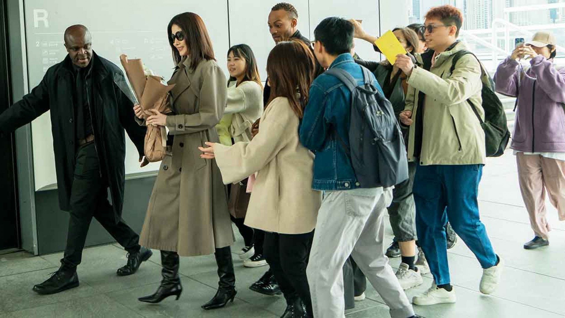 MV故事圍繞歌手與歌迷間相互扶持的故事,Kelly做回陳慧琳的角色