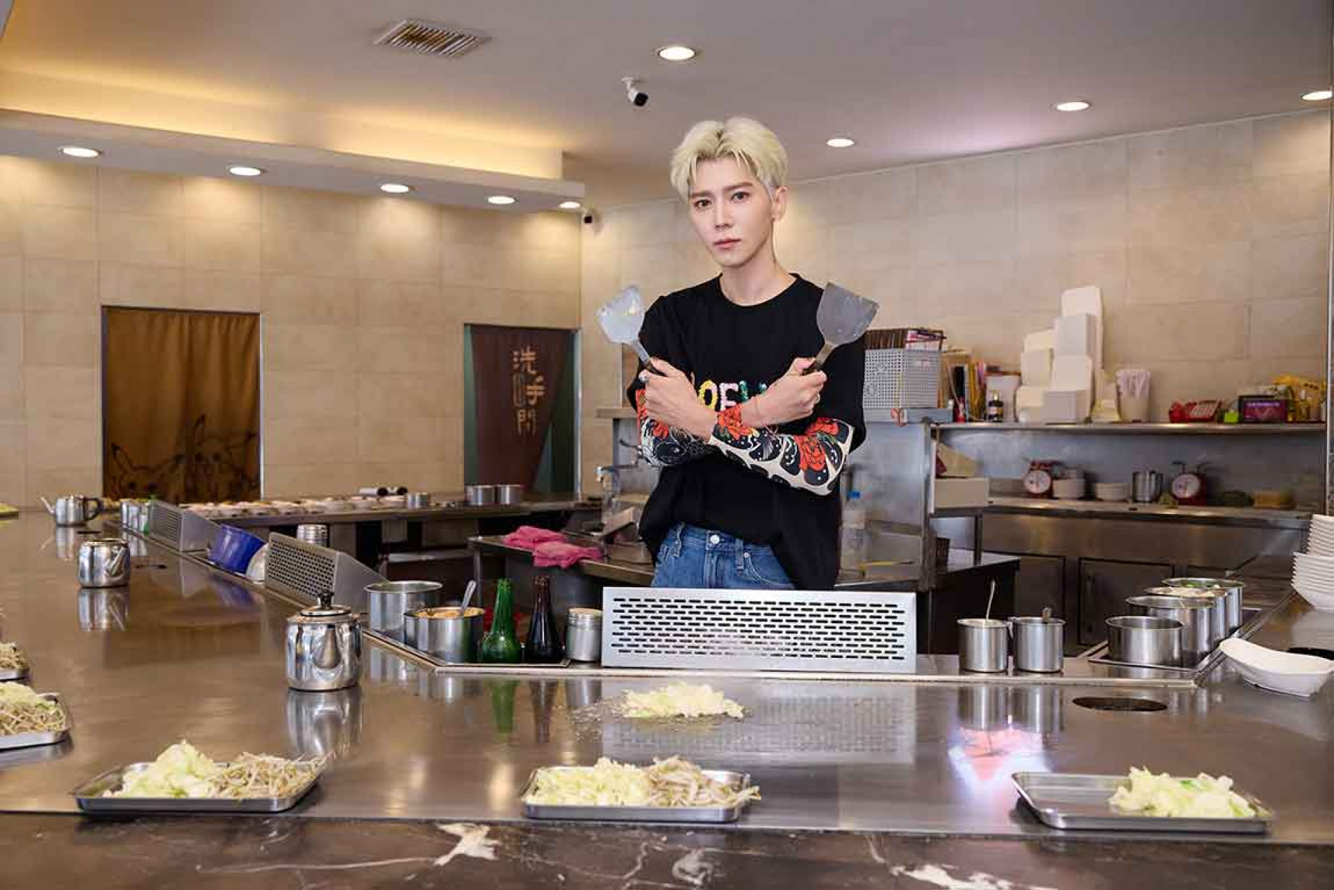 Bii「圓夢」化身鐵板燒師父 笑稱拿到「那兩根」好開心