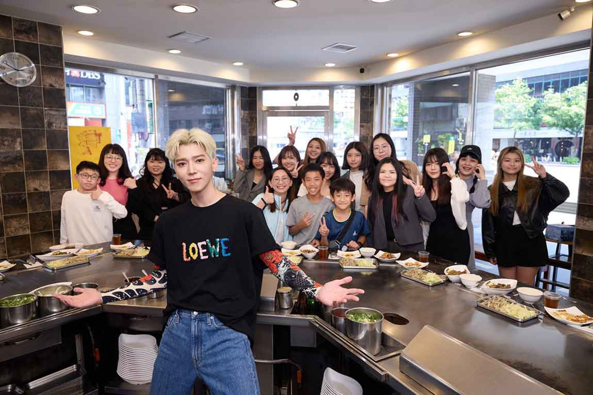 Bii與粉絲大合照