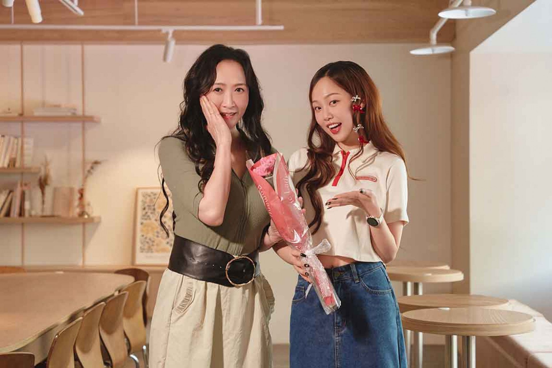 Julie(左起)、 安吉