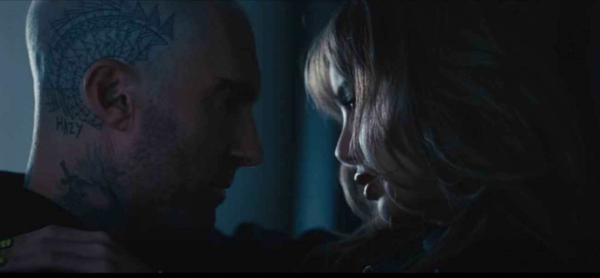 亞當與LISA在劇中相愛相殺 -翻攝自Maroon 5 YouTube - 2