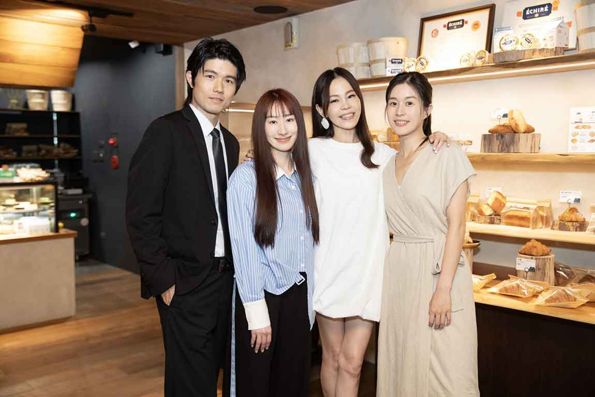 由金音獎得主鶴The Carne製作 和彭佳慧錄音室打磨2天 第二天唱滿12小時 細膩雕琢