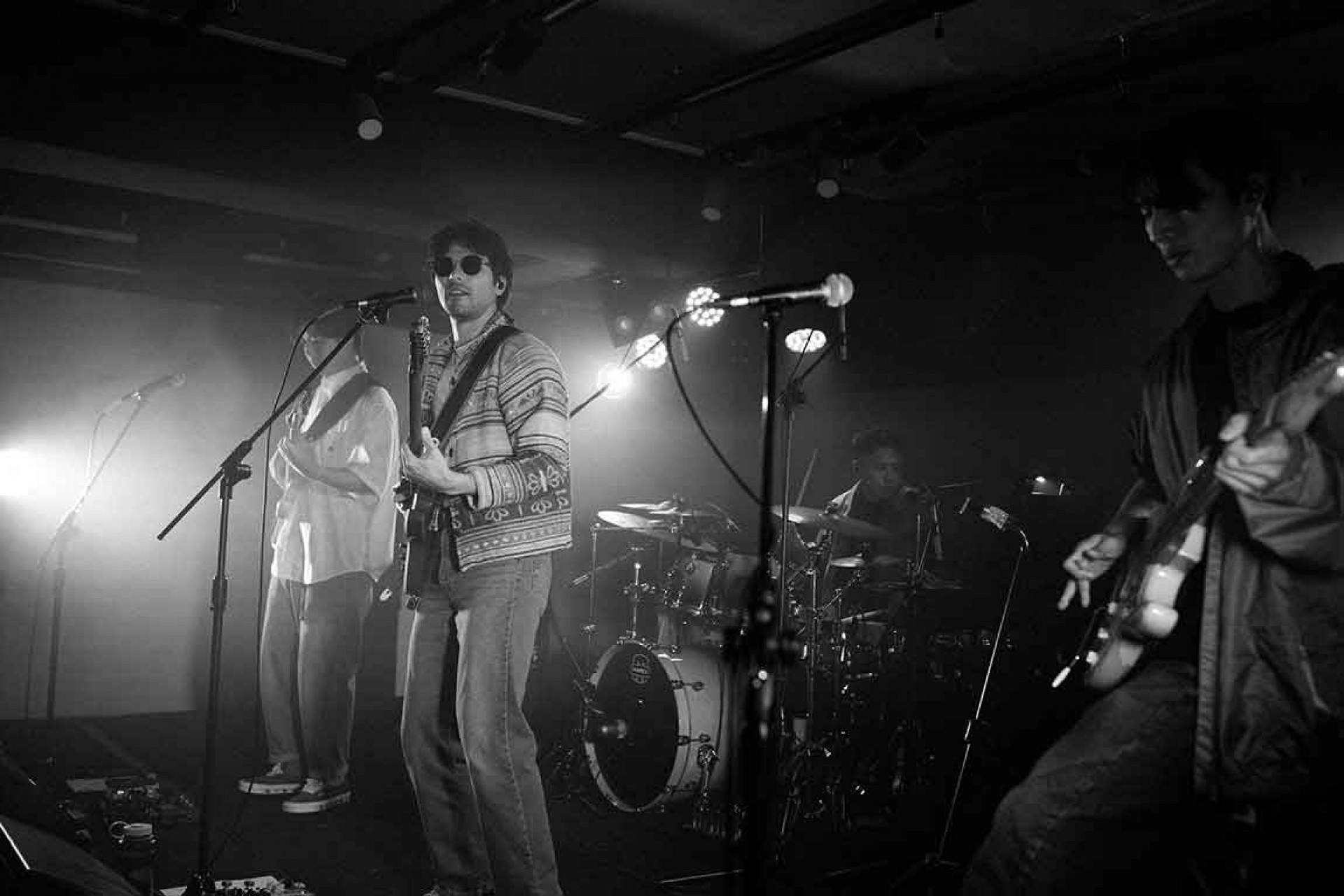 鳳小岳上個月舉辦小規模限定演出-帶來純粹搖滾能量