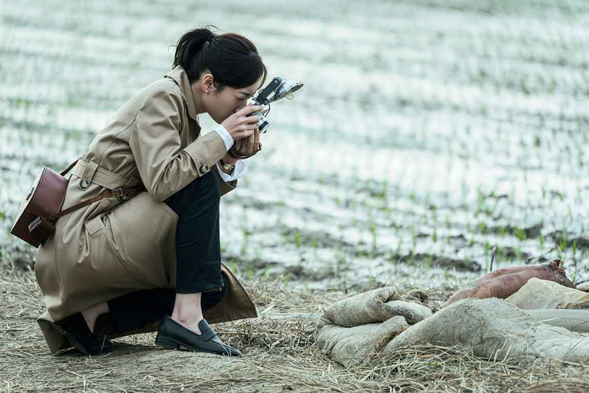 Julia吳卓源在電影中飾演女記者,她花費大量心力深入角色性格的揣摩與語調(照片提供:伯樂影業)