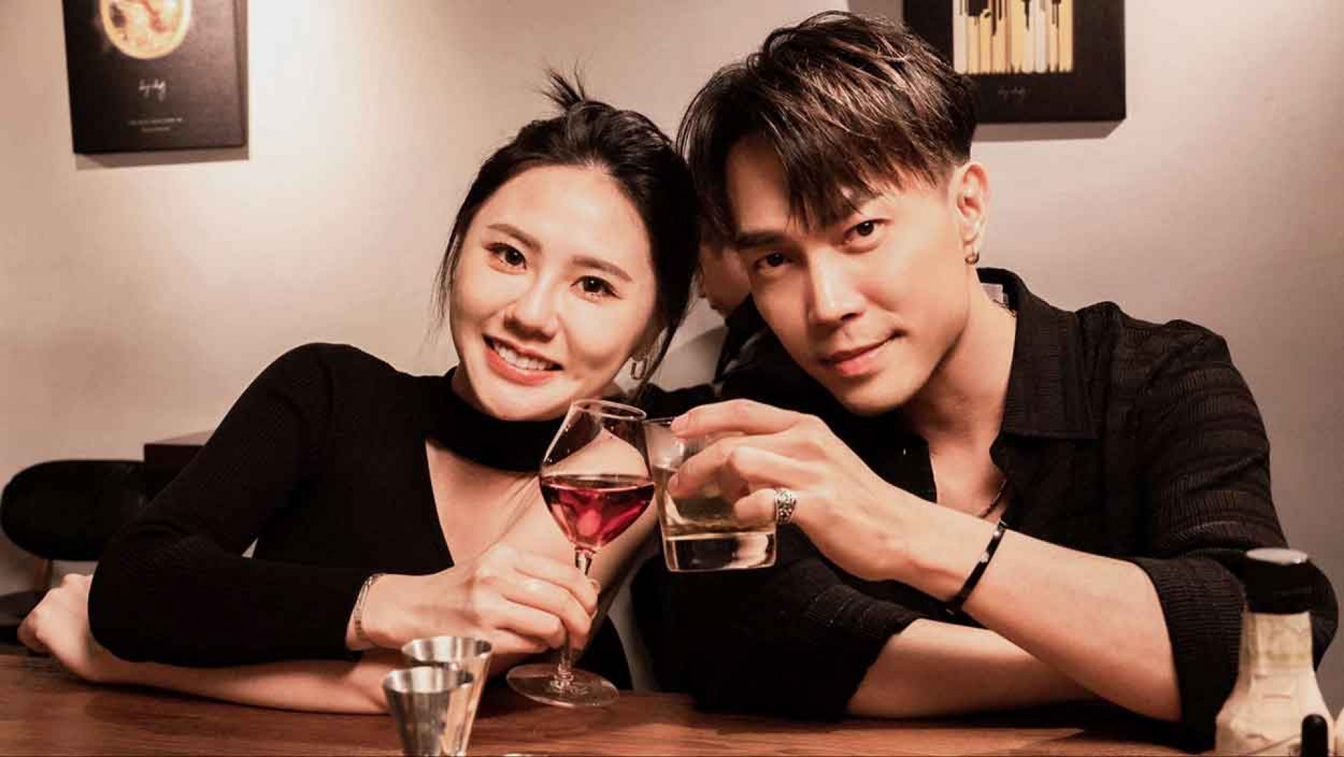 兩人MV中演曖昧男女 吳雨璇撒嬌破功老是笑場