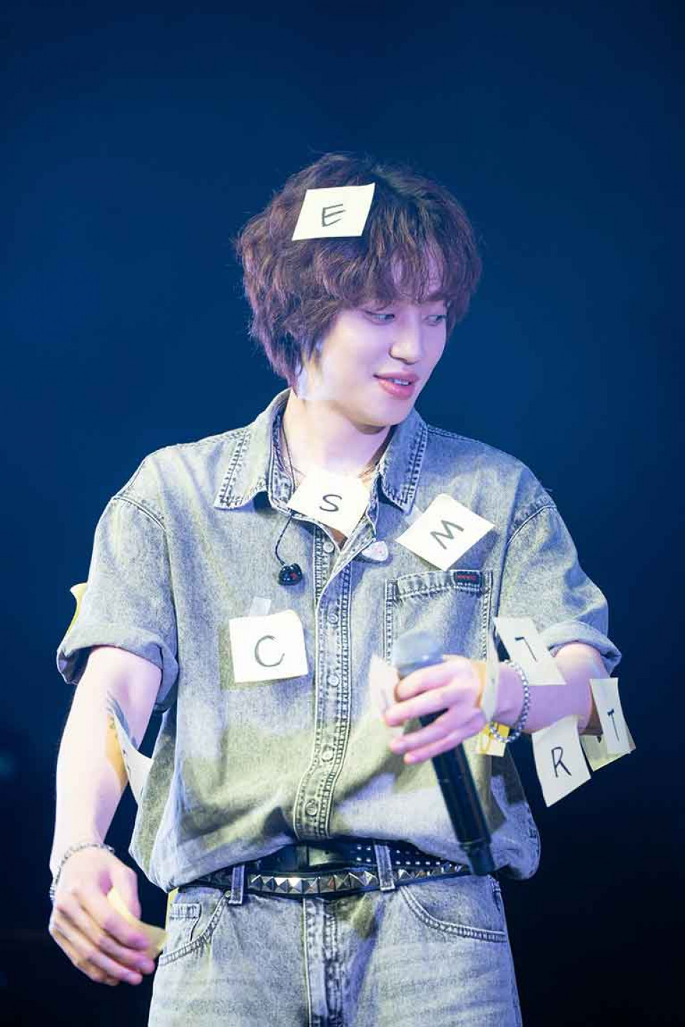 見面會上給粉絲「貼」緊緊福利〈寵粉挑戰女團神曲〈oh!〉自爆最怕「牠」