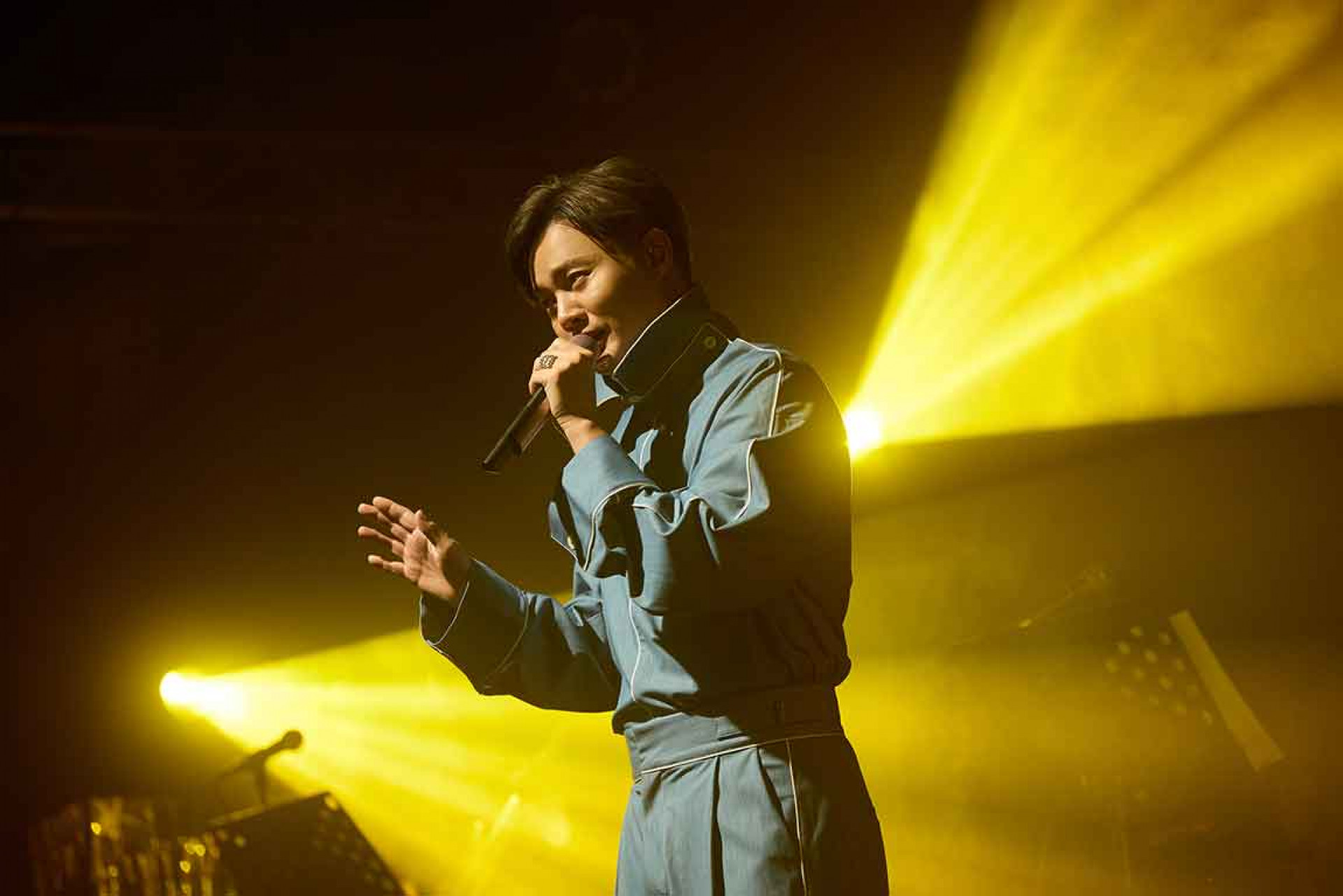 許富凱笑說:「小學外面都有家長接送區,以後我的演唱會外面要設接送家長區。」