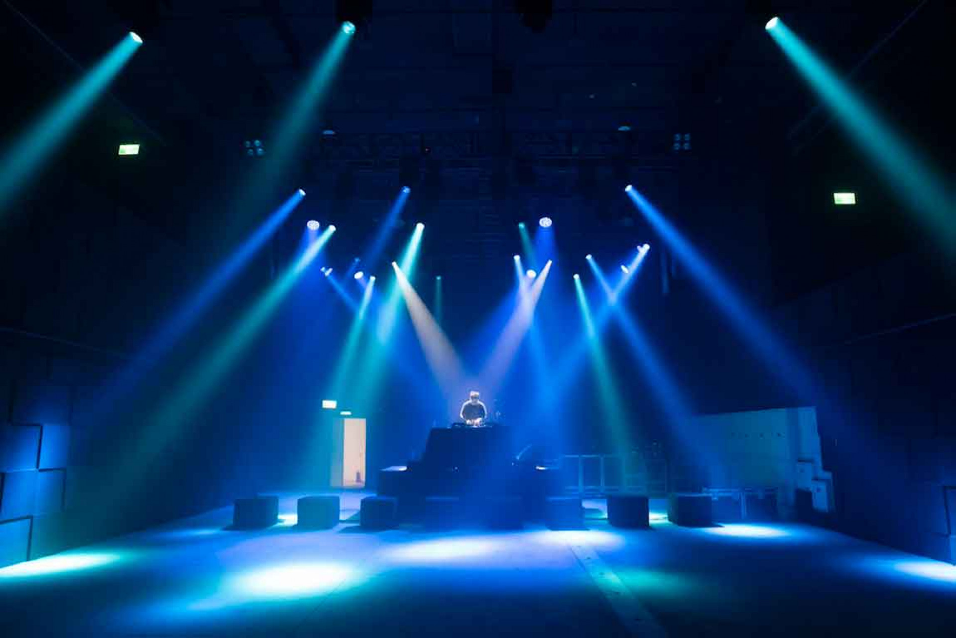 異次元場景般的主舞台 SUB LIVE