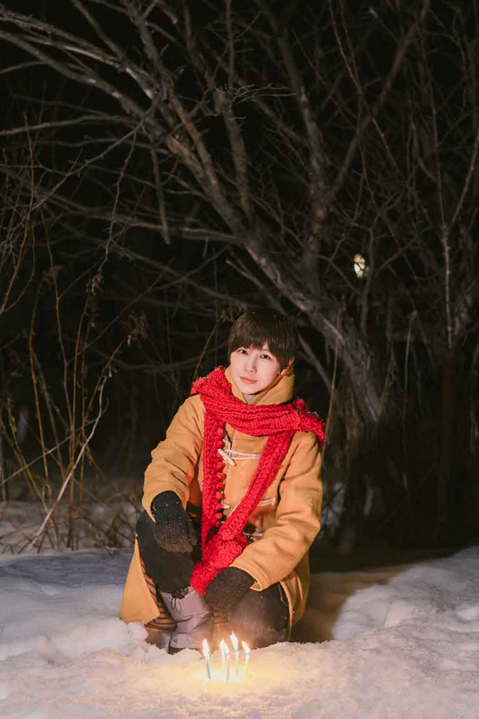 背一把吉他雪中流浪,想起出道前走唱時光,把北海道當伸展台在走