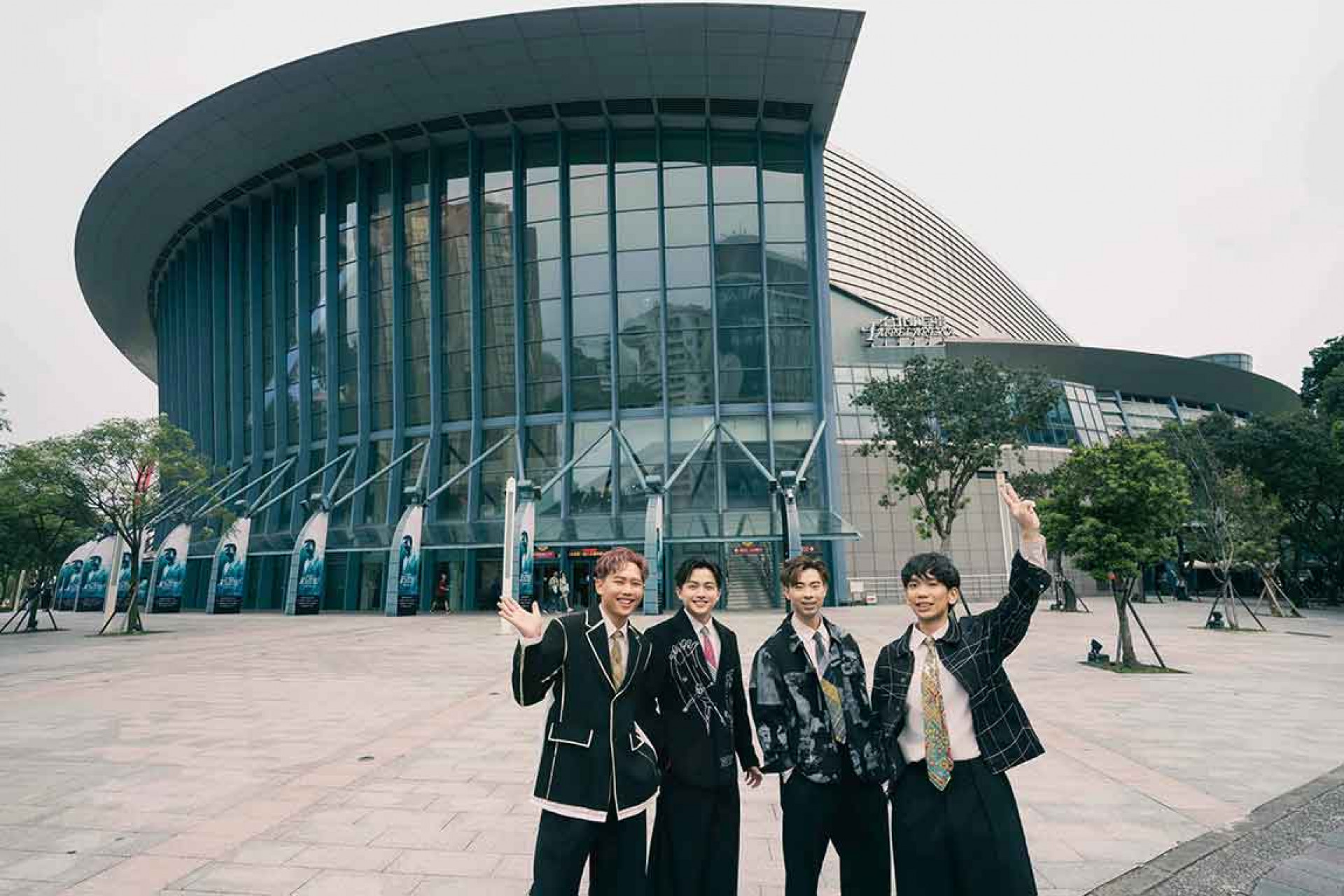 雙蛋合一!理想混蛋主唱雞丁透露:曾經被嘲笑、被認為不可能的夢想,我們要實現了。