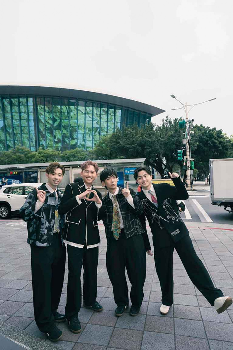 終於唱上小巨蛋,吉他手阿哲催票:從來不缺驚喜,不想錯過就趕快行動!