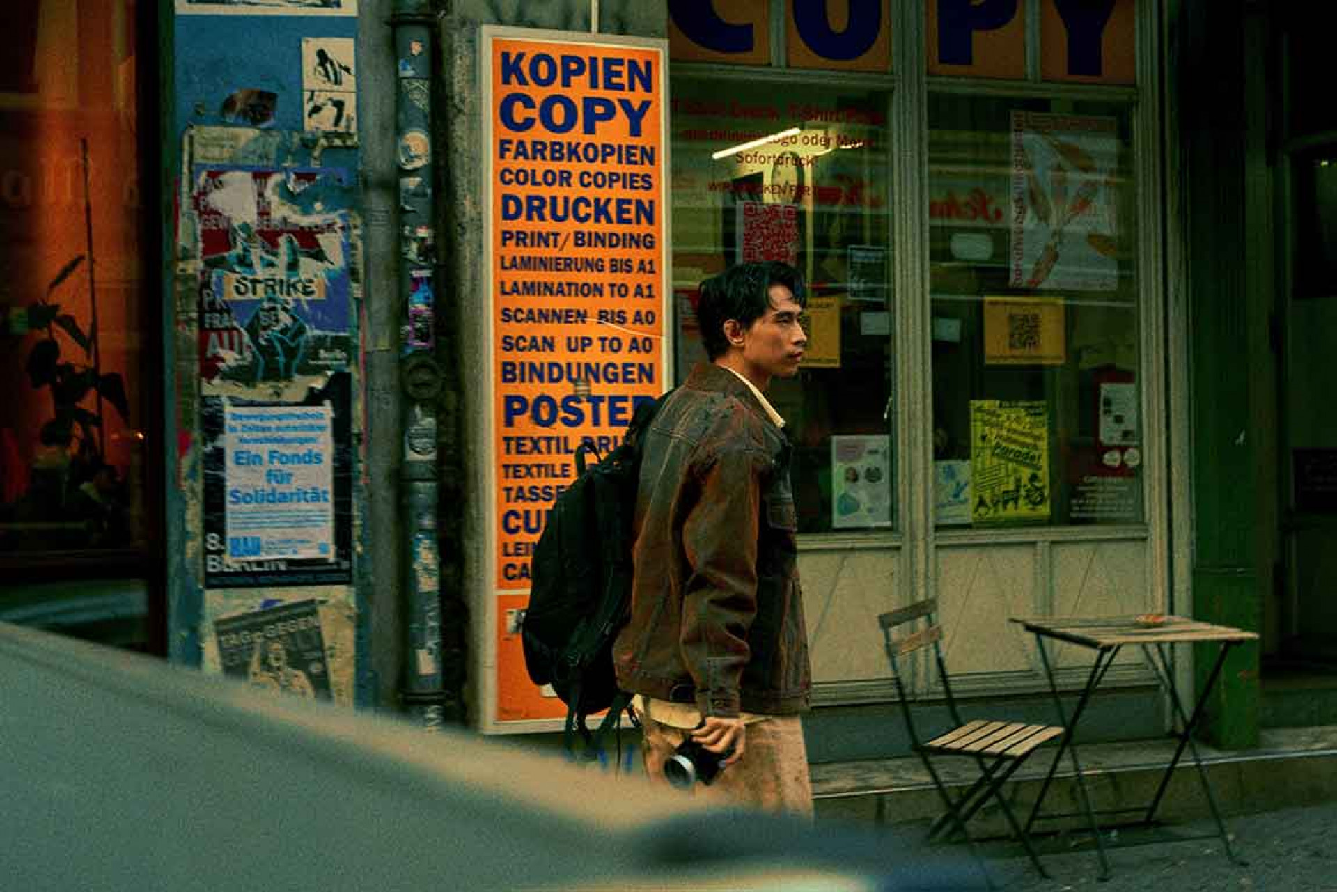 MV取景於列車與柏林街道間-呈現一路走來迷惘與壓力轉化重生的力量 終於破繭而出