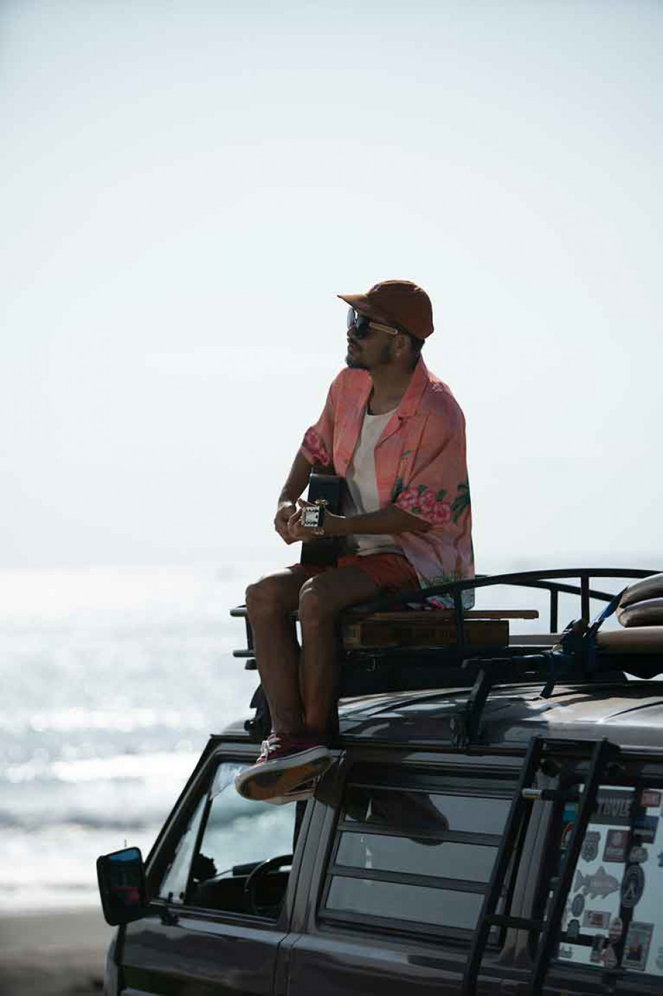 〈浪人的…〉不僅是繼〈遠走高飛〉之後的完整創作回歸,更像是對過去十年生活方式與內在狀態的凝視與回應。