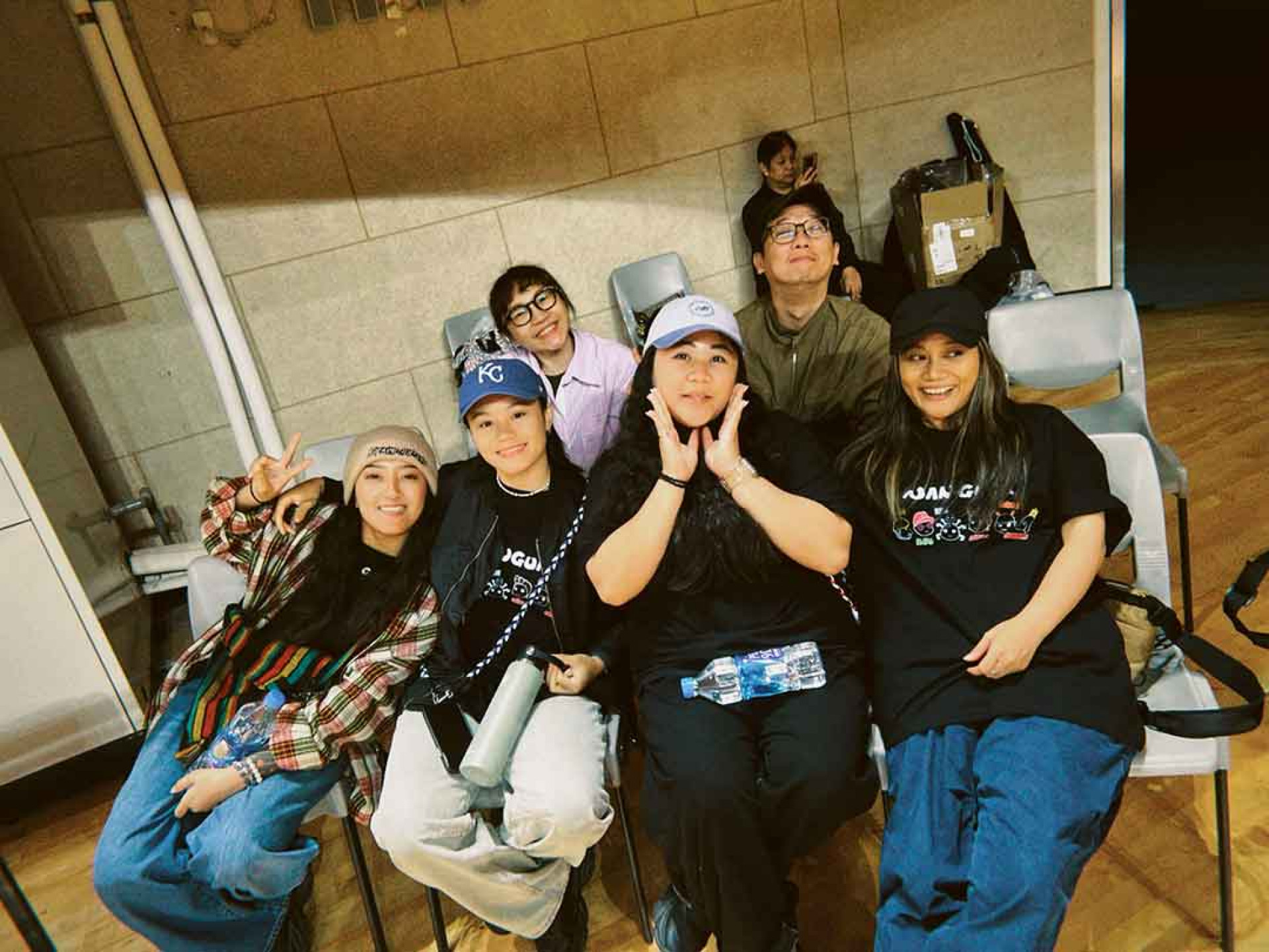 柯智豪(右二)跟阿爆一起合組世壯運小隊(照片提供:那屋瓦文化)