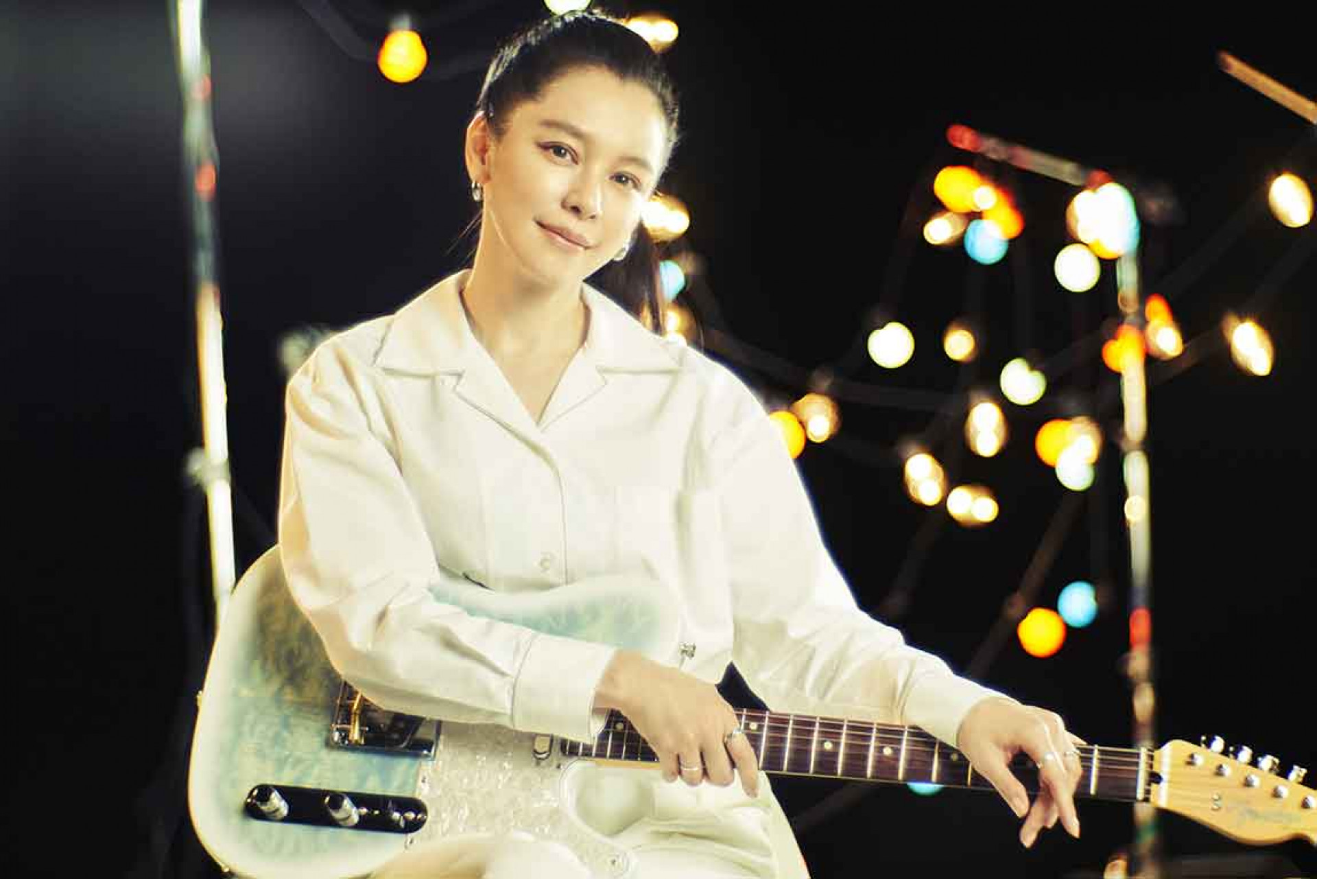 好友贈送吉他入鏡 笑稱自己吉他彈得不夠好 表示「我彈得是友情」