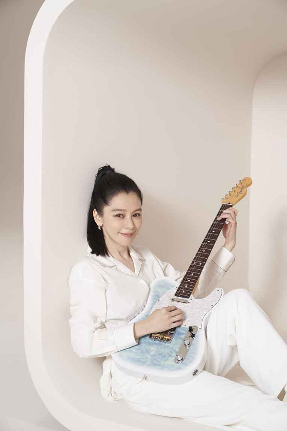 一人分身5個自己 演繹每個人都有的不同內心世界 拍攝新歌MV 現場一片白