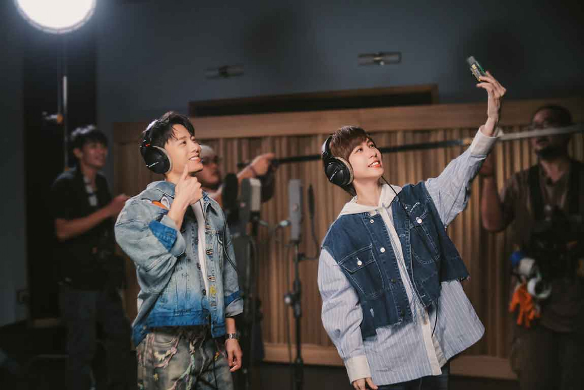 初見印象很靦腆 再次見面,韋禮安笑虧:小魏轉眼間也變成老油條了?!