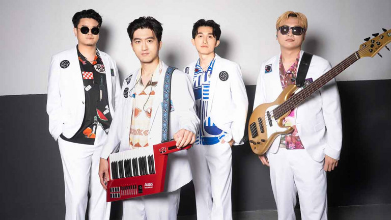 icyball冰球樂團演唱會小插曲「貝斯ㄎㄠ頭」鼓手士捷秉持暈船仔精神硬剛到底演出