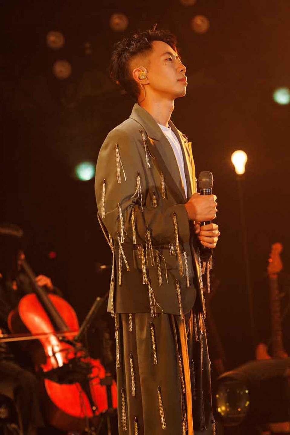 新歌〈森林〉的首次演唱。