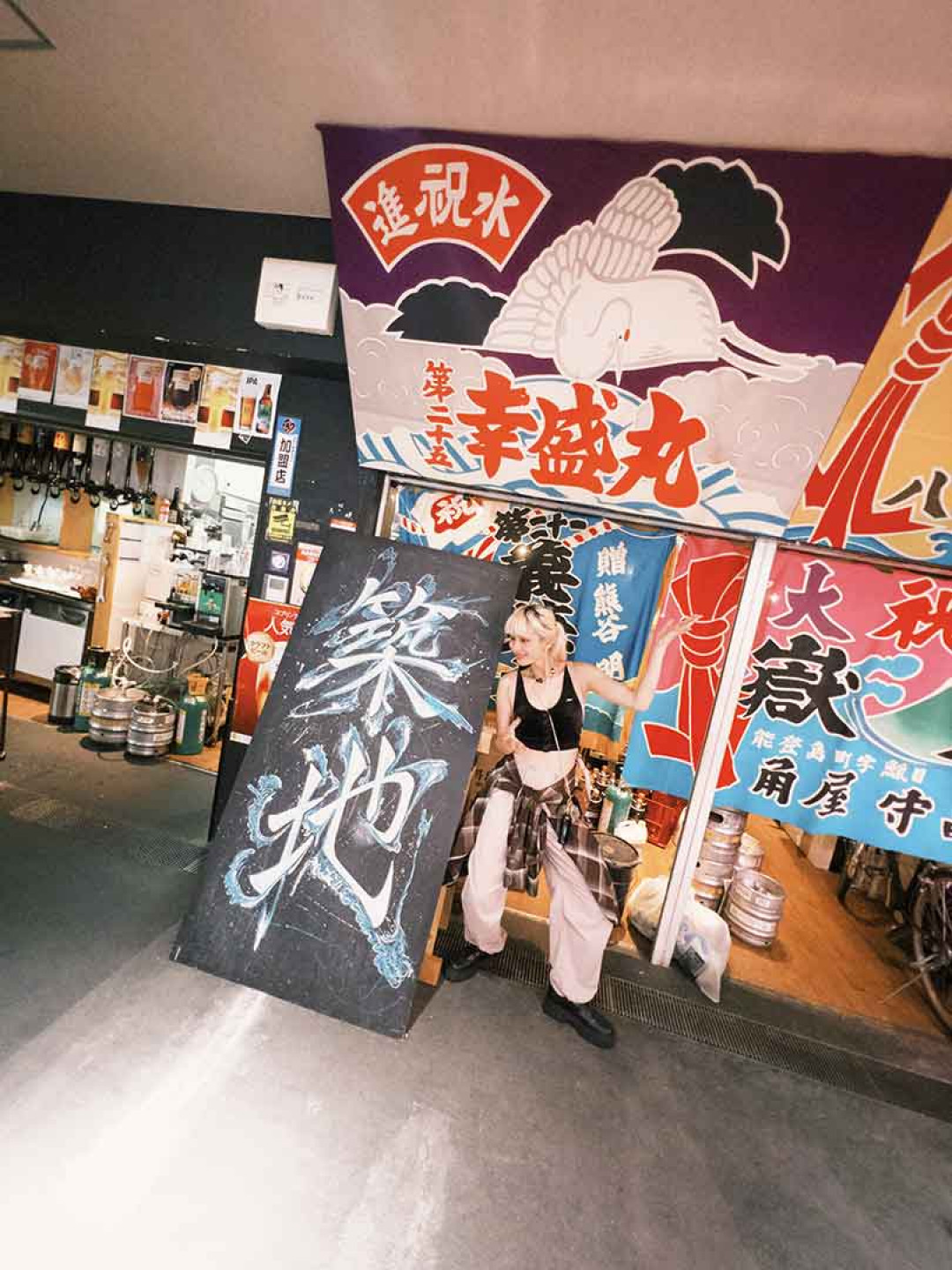 與好友去東京旅行慶功 淺草寺求籤抽中「吉」 好友驚呼運勢大開!