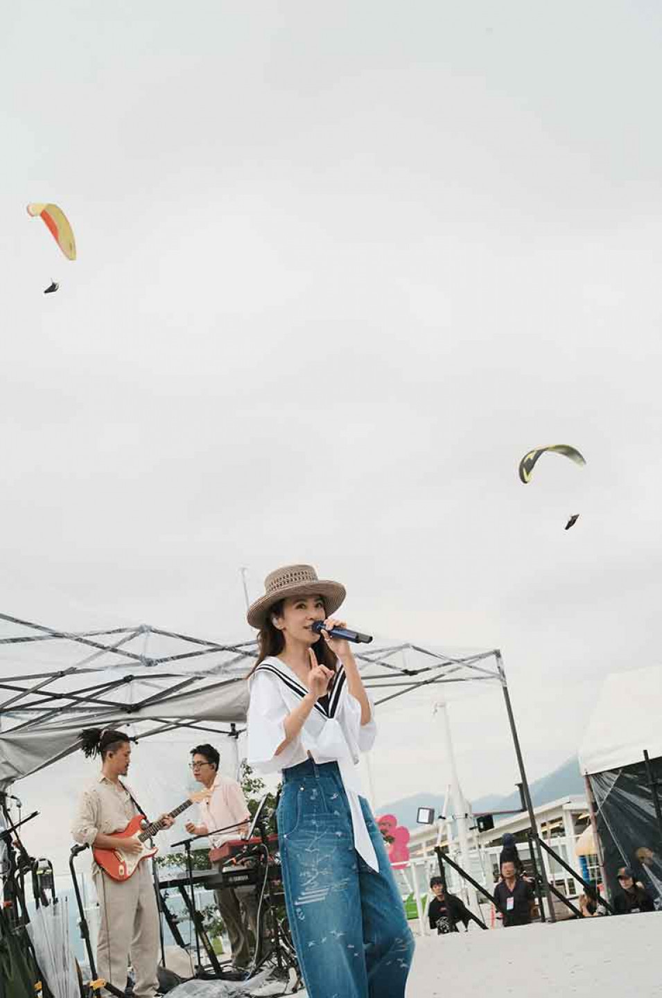 週日日場雨水淚水交織!飛行傘空中搖曳、〈影子的影子〉難掩情緒數度落淚