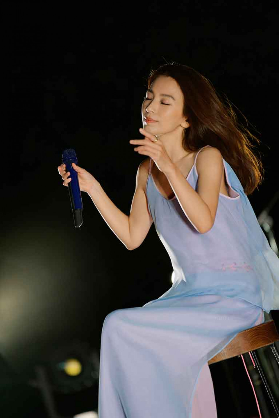 上週末田馥甄帶著田調之友們上山聽歌！祭出：黑夜、白日兩場截然不同的觀賞時空，田馥甄場勘時就被夜景星空、山嵐市景給深深打動