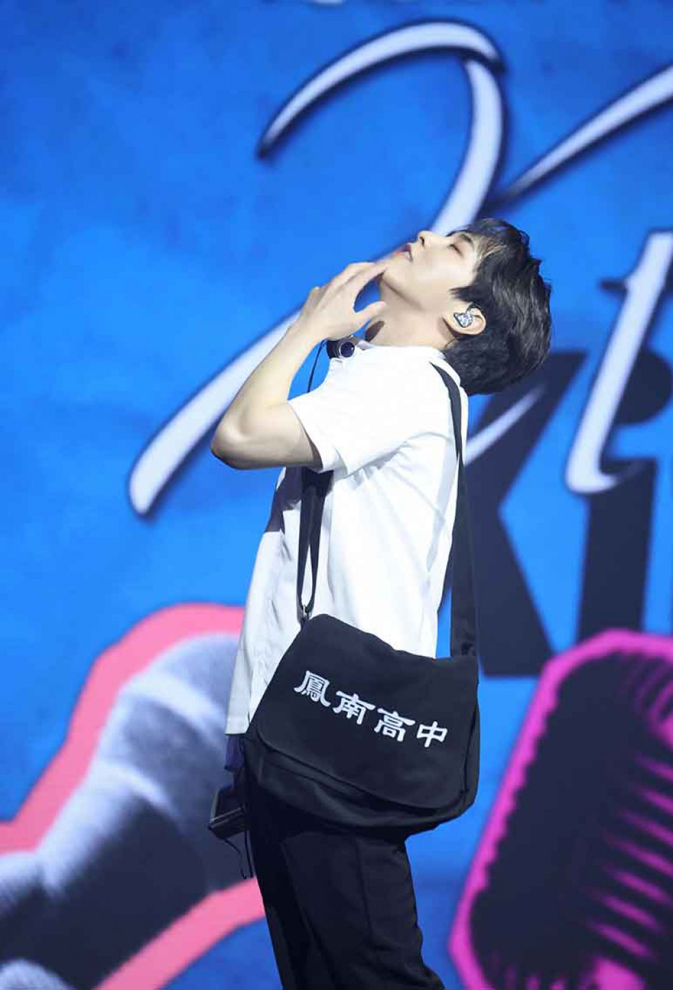 深情告白「EXO-L我喜歡你」,掀起全場尖叫。