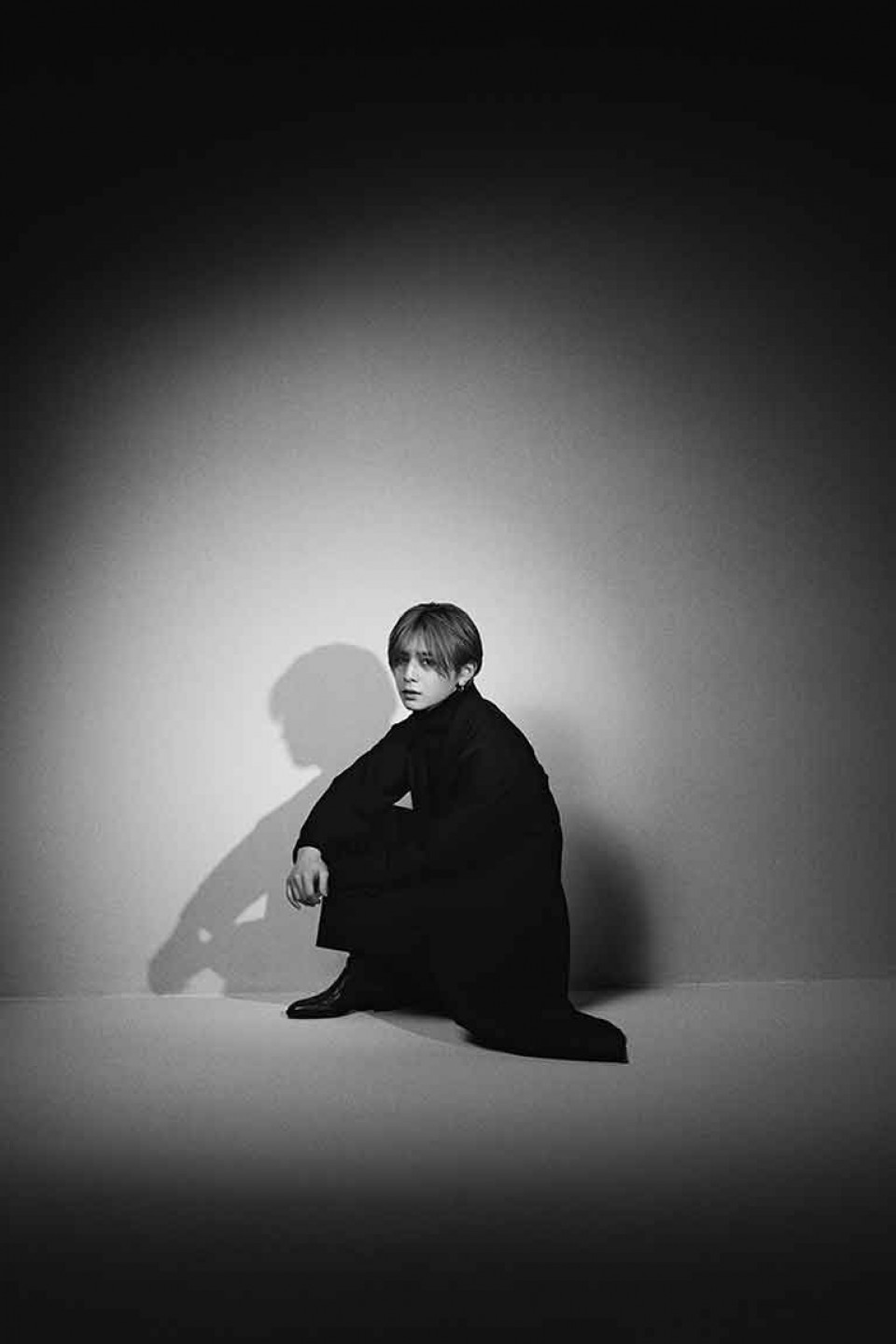 山田涼介首張個人專輯《RED》台壓三版本已於0523【五】正式發行