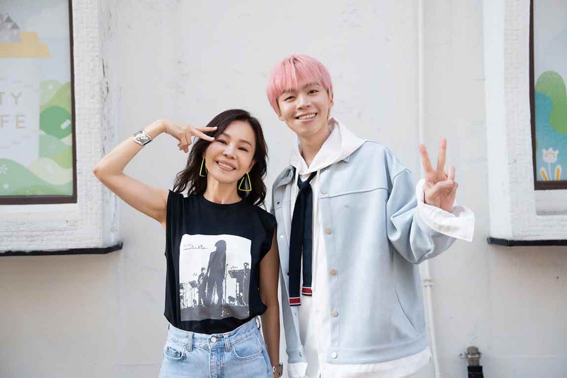 彭佳慧(左起)、瑋瑋黃挺瑋