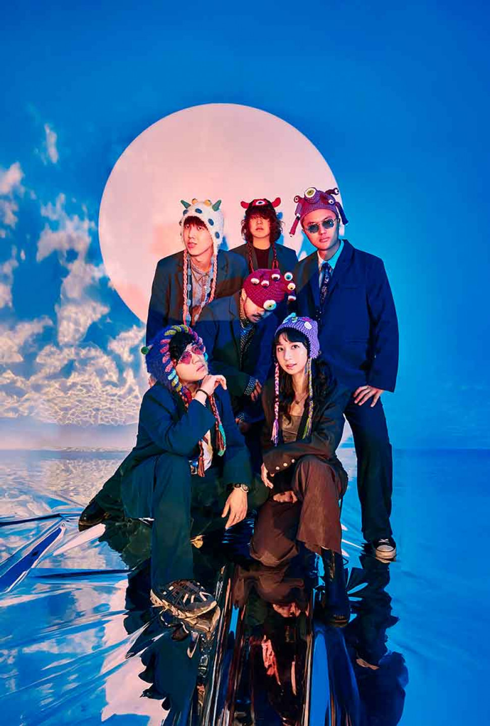 單曲〈飛了五千鐘頭來見你〉跳脫以往風格，帶來浪漫男女對唱