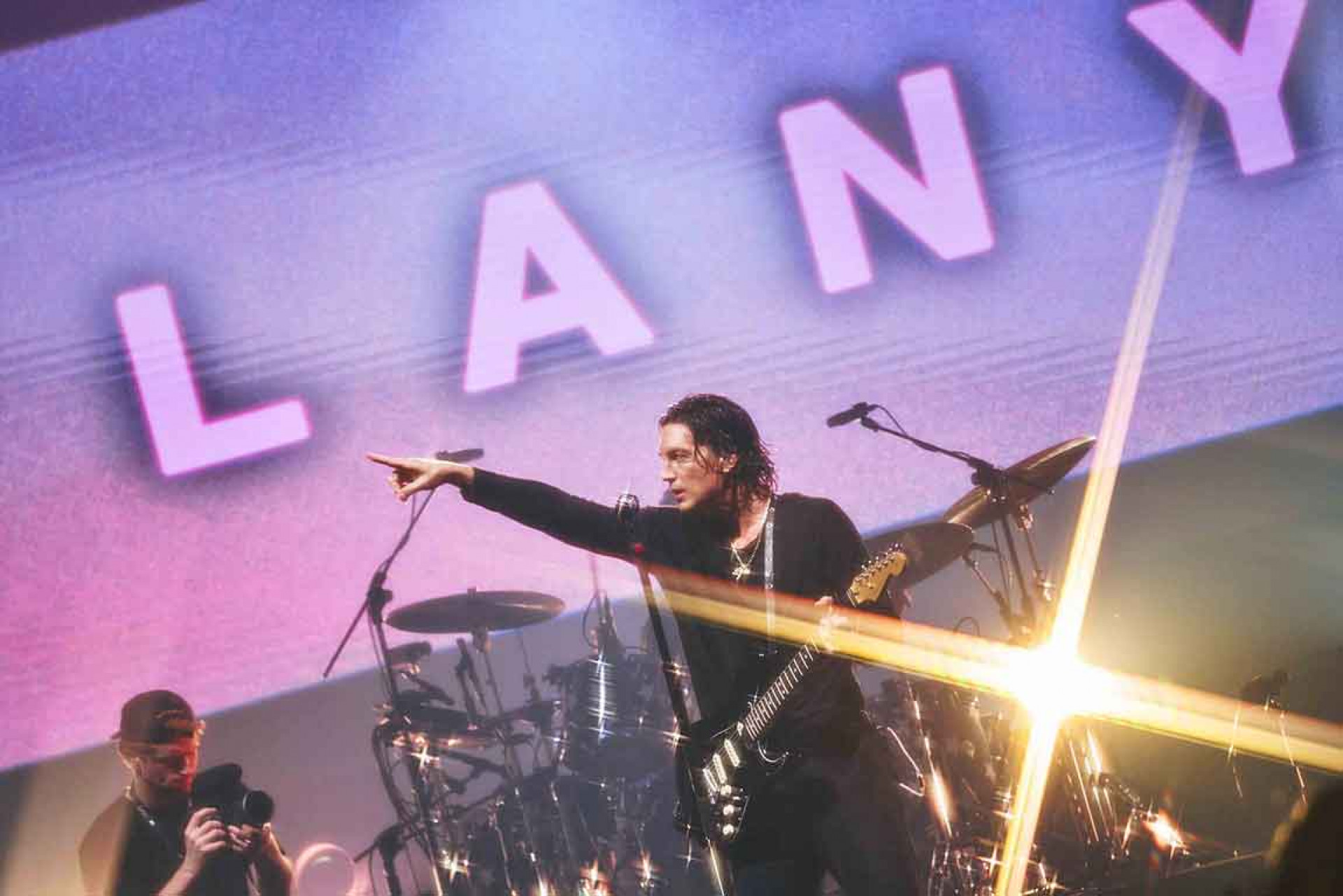 甜喊改編歌詞,現場歌迷尖叫不斷(Live Nation Taiwan 提供)