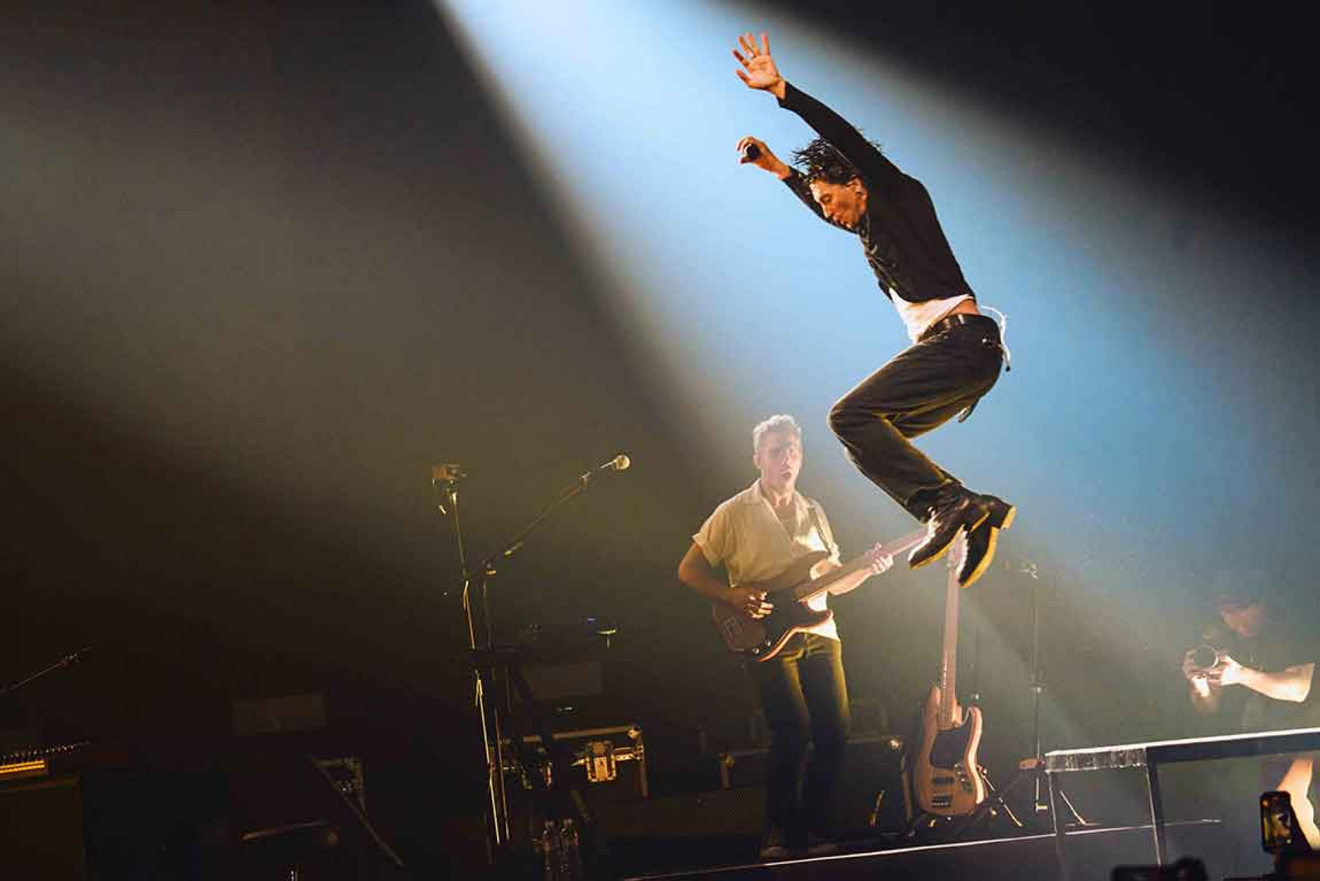 主唱 Paul Klein 火力全開衝上延伸舞台。(Live Nation Taiwan 提供)