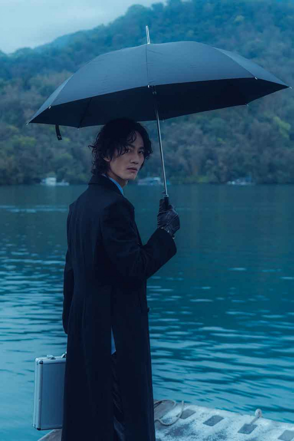 李英宏化身為「普龍宮」口中的警探大秀演技