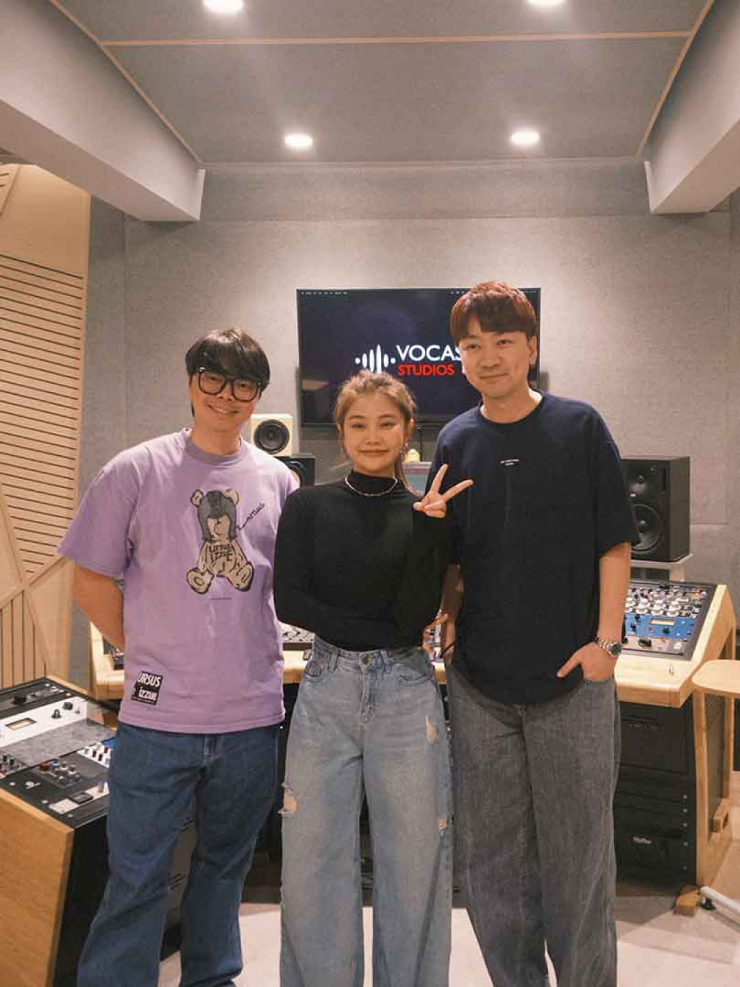 左起:索尼音樂總監張簡君偉、大穎、馬來西亞音樂製作人郭文翰