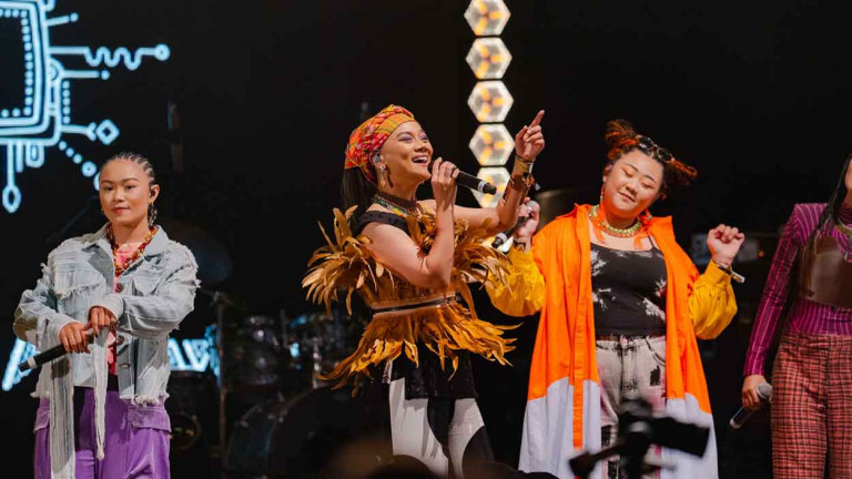 台灣第一組！阿爆登非洲史瓦帝尼灌木之火音樂節大舞台 驚訝發現「兩邊原住民有很多習性很相近！」