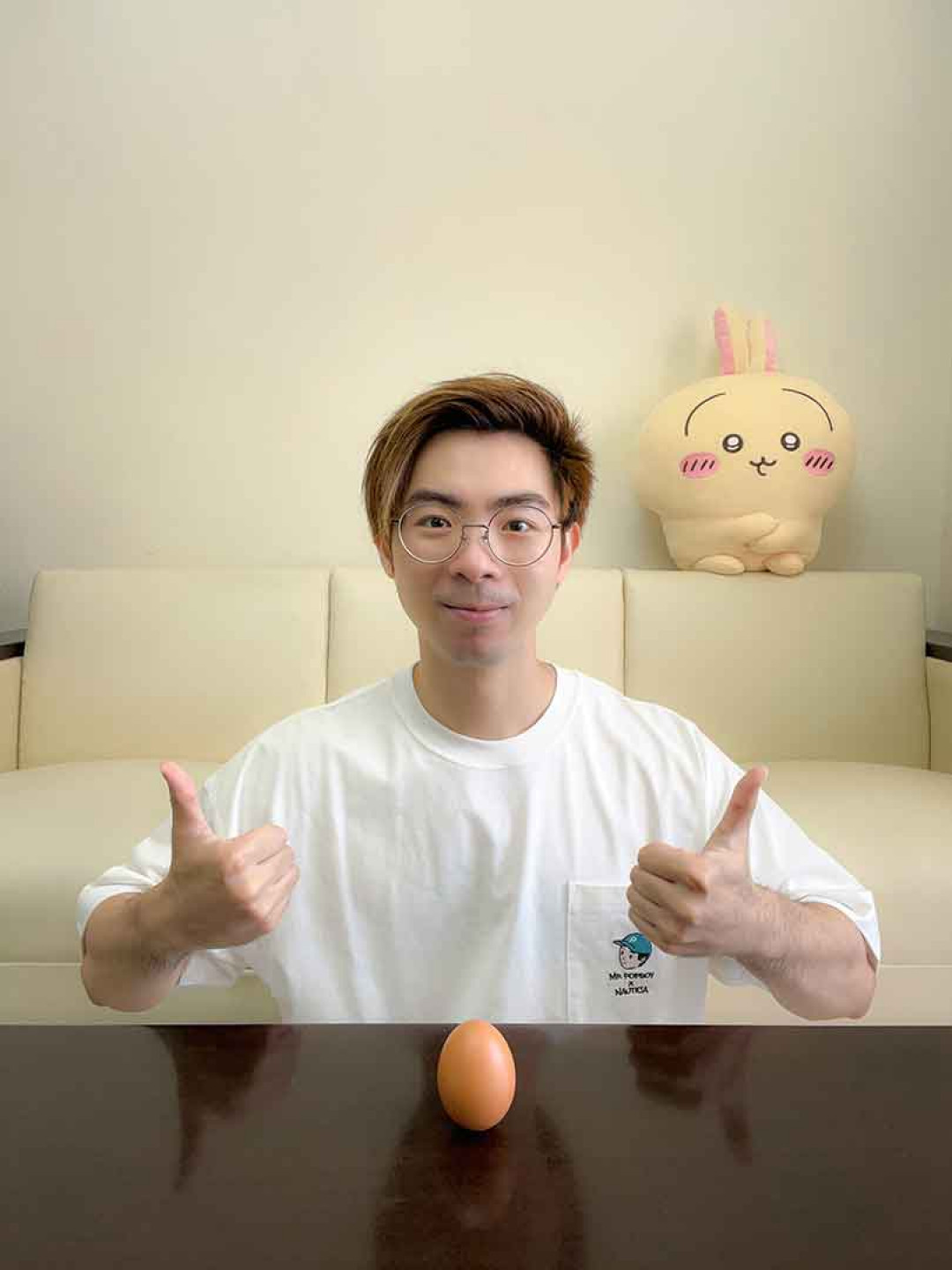 建廷留守台灣遵循傳統儀式端午立蛋!並期許好兆頭:「立蛋非常順利!希望今年所有跟蛋有關的活動,像是小巨蛋演唱會,都能一樣順利。」