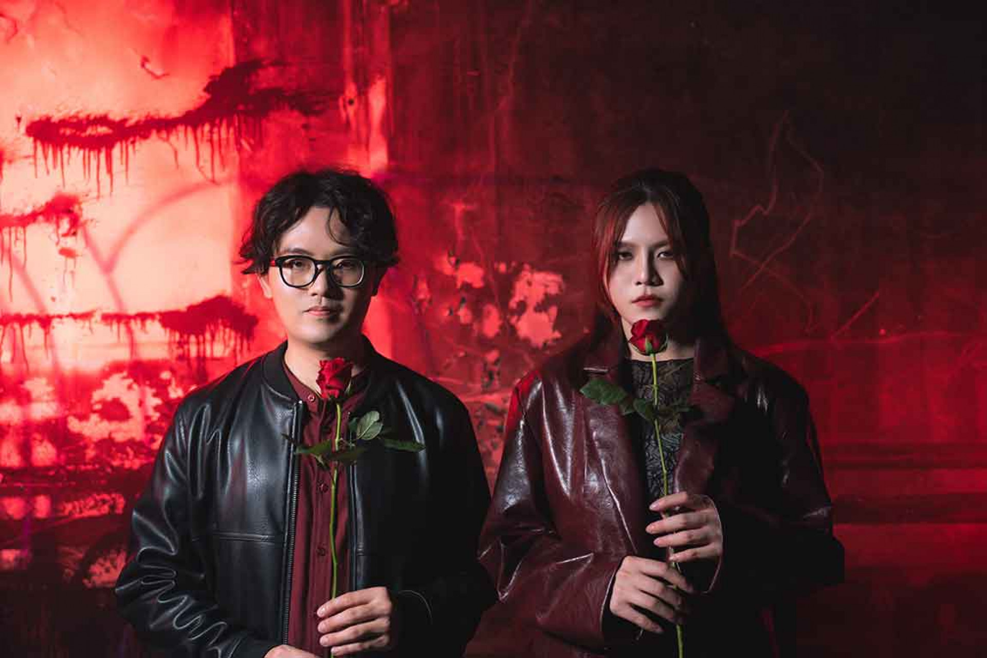 捲捲澡堂以療癒而深刻的音樂風格著稱,構築一場壓抑卻上癮的沈浸式夢境