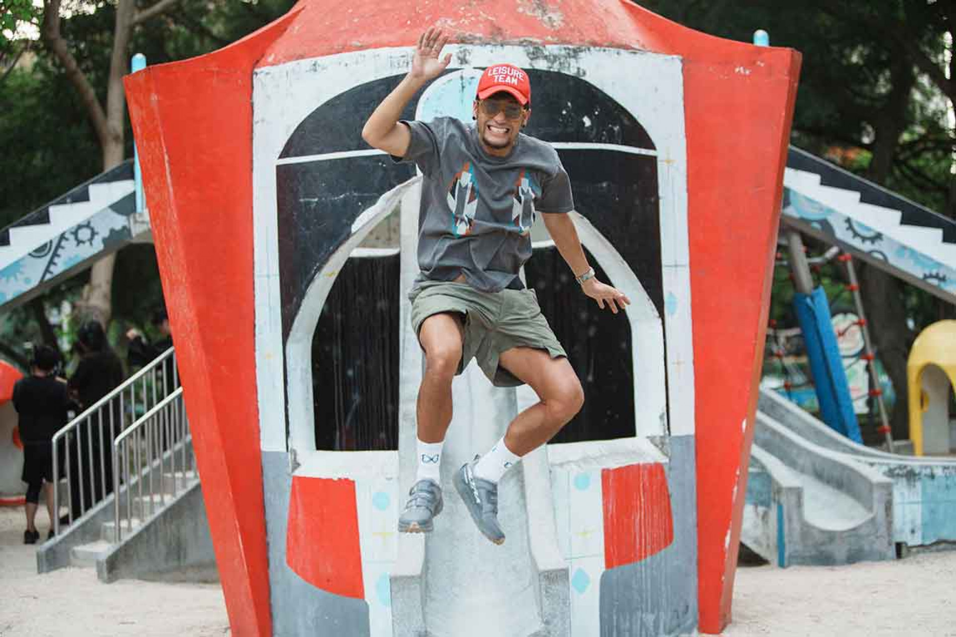 以搖滾之姿回歸,帶來熟悉卻更貼近當下的嶽式生命力。